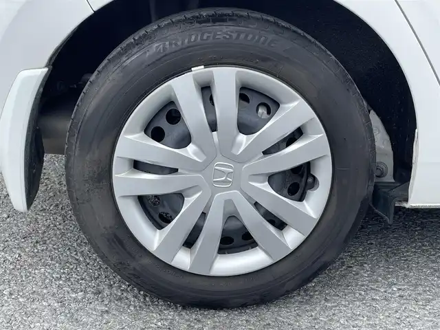 ホンダ フィット ホーム 茨城県 2020(令2)年 0.9万km プラチナホワイトパール ・ワンオーナー/・純正ナビ/・Bluetooth/・ドラレコ/・バックカメラ/・レーダークルーズコントロール/・レーンキープアシスト/・衝突軽減ブレーキ/・路外逸脱抑制機能/・先行車発進お知らせ機能/・標識認識機能/・オートハイビーム/・パーキングセンサーシステム/・誤発進抑制機能/・後方誤発進抑制機能/・オートライト/・純正フロアマット