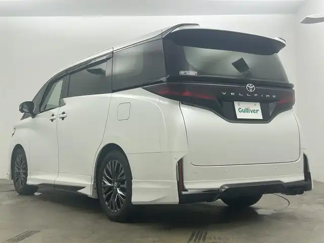 トヨタ ヴェルファイア Z プレミア 岡山県 2023(令5)年 1.5万km プラチナホワイトパールマイカ GRエアロ/GRマフラー/デジタルインナーミラー/左右独立ムーンルーフ/純正１４インチディスプレイオーディオ/【ナビ/Bluetooth/フルセグTV/Carplay/HDMI/USB】/茶色レザーシート/トヨタ チームメイト/　・アドバンスト　パーク/　・アドバンスト　ドライブ/トヨタセーフティーセンス/　・プリクラッシュセーフティ/　・レーントレーシングアシスト/　・レーダークルーズコントロール/　・アダプティブハイビームシステム/　・ロードサインアシスト/　・フロントクロストラフィックアラート/パノラミックビューモニター/1列目＆2列目シートヒーター/1列目＆2列目エアシート/ビルトインＥＴＣ２．０/１００Ｖ電源/三眼ＬＥＤヘッドライト/パドルシフト/置くだけ充電/両側電動スライドドア