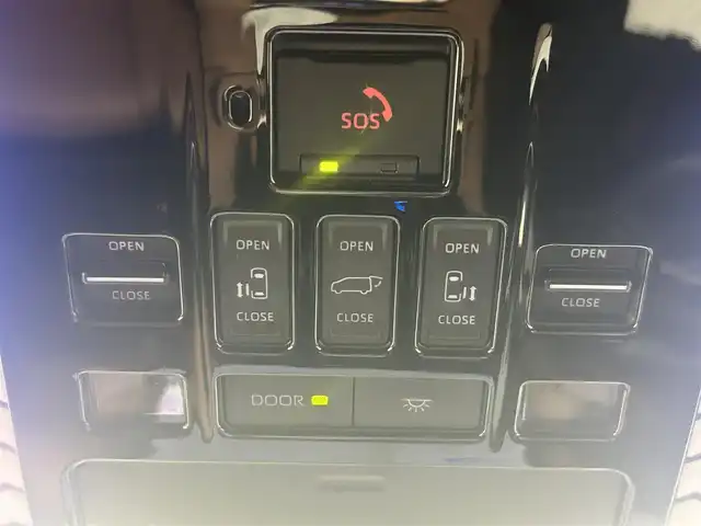 トヨタ ヴェルファイア Z プレミア 岡山県 2023(令5)年 1.5万km プラチナホワイトパールマイカ GRエアロ/GRマフラー/デジタルインナーミラー/左右独立ムーンルーフ/純正１４インチディスプレイオーディオ/【ナビ/Bluetooth/フルセグTV/Carplay/HDMI/USB】/茶色レザーシート/トヨタ チームメイト/　・アドバンスト　パーク/　・アドバンスト　ドライブ/トヨタセーフティーセンス/　・プリクラッシュセーフティ/　・レーントレーシングアシスト/　・レーダークルーズコントロール/　・アダプティブハイビームシステム/　・ロードサインアシスト/　・フロントクロストラフィックアラート/パノラミックビューモニター/1列目＆2列目シートヒーター/1列目＆2列目エアシート/ビルトインＥＴＣ２．０/１００Ｖ電源/三眼ＬＥＤヘッドライト/パドルシフト/置くだけ充電/両側電動スライドドア