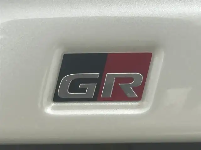 トヨタ ヴェルファイア Z プレミア 岡山県 2023(令5)年 1.5万km プラチナホワイトパールマイカ GRエアロ/GRマフラー/デジタルインナーミラー/左右独立ムーンルーフ/純正１４インチディスプレイオーディオ/【ナビ/Bluetooth/フルセグTV/Carplay/HDMI/USB】/茶色レザーシート/トヨタ チームメイト/　・アドバンスト　パーク/　・アドバンスト　ドライブ/トヨタセーフティーセンス/　・プリクラッシュセーフティ/　・レーントレーシングアシスト/　・レーダークルーズコントロール/　・アダプティブハイビームシステム/　・ロードサインアシスト/　・フロントクロストラフィックアラート/パノラミックビューモニター/1列目＆2列目シートヒーター/1列目＆2列目エアシート/ビルトインＥＴＣ２．０/１００Ｖ電源/三眼ＬＥＤヘッドライト/パドルシフト/置くだけ充電/両側電動スライドドア