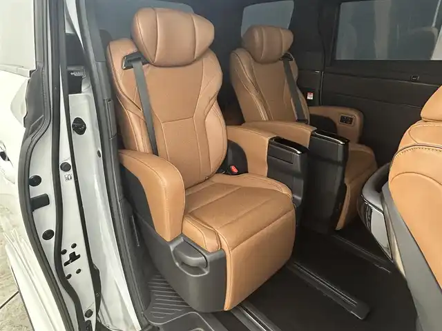 トヨタ ヴェルファイア Z プレミア 岡山県 2023(令5)年 1.5万km プラチナホワイトパールマイカ GRエアロ/GRマフラー/デジタルインナーミラー/左右独立ムーンルーフ/純正１４インチディスプレイオーディオ/【ナビ/Bluetooth/フルセグTV/Carplay/HDMI/USB】/茶色レザーシート/トヨタ チームメイト/　・アドバンスト　パーク/　・アドバンスト　ドライブ/トヨタセーフティーセンス/　・プリクラッシュセーフティ/　・レーントレーシングアシスト/　・レーダークルーズコントロール/　・アダプティブハイビームシステム/　・ロードサインアシスト/　・フロントクロストラフィックアラート/パノラミックビューモニター/1列目＆2列目シートヒーター/1列目＆2列目エアシート/ビルトインＥＴＣ２．０/１００Ｖ電源/三眼ＬＥＤヘッドライト/パドルシフト/置くだけ充電/両側電動スライドドア