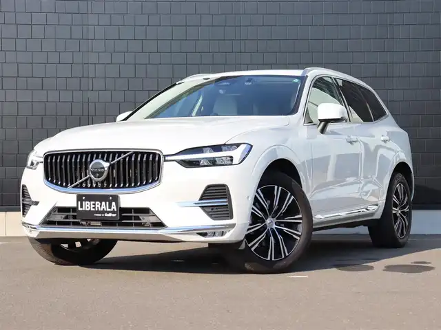 ボルボ ボルボ ＸＣ６０ B5 AWD インスクリプション 宮城県 2021(令3)年 3万km パール ワンオーナー/純正ナビ（googleバージョン）/・appleCarplay・androidauto・Bluetooth/１２．３インチフル液晶ドライバーディスプレイ/ラグジュアリーパッケージ/パノラマサンルーフ/バング＆オルフセン プレミアムサウンド/クリスタルガラスシフトノブ/パイロットアシスト/パーフォレーテッドファインナッパレザー/・左右メモリー付き・ベンチレーション/全席シートヒーター/ステアリングヒーター/ヘッドアップディスプレイ/パワーバックドア/３６０℃カメラ/ワイアレス充電/前後コーナーセンサー/純正ＯＰ前後ドライブレコーダー/純正ビルトインＥＴＣ/ＬＥＤヘッドライト