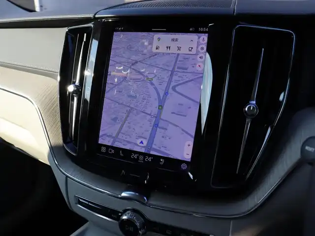 ボルボ ボルボ ＸＣ６０ B5 AWD インスクリプション 宮城県 2021(令3)年 3万km パール ワンオーナー/純正ナビ（googleバージョン）/・appleCarplay・androidauto・Bluetooth/１２．３インチフル液晶ドライバーディスプレイ/ラグジュアリーパッケージ/パノラマサンルーフ/バング＆オルフセン プレミアムサウンド/クリスタルガラスシフトノブ/パイロットアシスト/パーフォレーテッドファインナッパレザー/・左右メモリー付き・ベンチレーション/全席シートヒーター/ステアリングヒーター/ヘッドアップディスプレイ/パワーバックドア/３６０℃カメラ/ワイアレス充電/前後コーナーセンサー/純正ＯＰ前後ドライブレコーダー/純正ビルトインＥＴＣ/ＬＥＤヘッドライト
