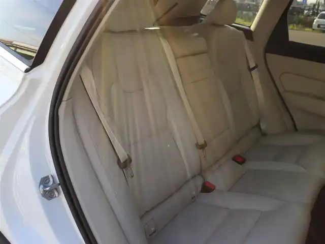 ボルボ ボルボ ＸＣ６０ B5 AWD インスクリプション 宮城県 2021(令3)年 3万km パール ワンオーナー/純正ナビ（googleバージョン）/・appleCarplay・androidauto・Bluetooth/１２．３インチフル液晶ドライバーディスプレイ/ラグジュアリーパッケージ/パノラマサンルーフ/バング＆オルフセン プレミアムサウンド/クリスタルガラスシフトノブ/パイロットアシスト/パーフォレーテッドファインナッパレザー/・左右メモリー付き・ベンチレーション/全席シートヒーター/ステアリングヒーター/ヘッドアップディスプレイ/パワーバックドア/３６０℃カメラ/ワイアレス充電/前後コーナーセンサー/純正ＯＰ前後ドライブレコーダー/純正ビルトインＥＴＣ/ＬＥＤヘッドライト