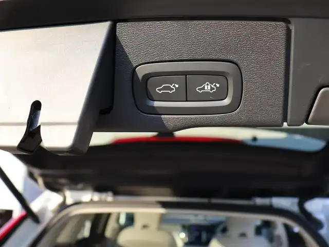 ボルボ ボルボ ＸＣ６０ B5 AWD インスクリプション 宮城県 2021(令3)年 3万km パール ワンオーナー/純正ナビ（googleバージョン）/・appleCarplay・androidauto・Bluetooth/１２．３インチフル液晶ドライバーディスプレイ/ラグジュアリーパッケージ/パノラマサンルーフ/バング＆オルフセン プレミアムサウンド/クリスタルガラスシフトノブ/パイロットアシスト/パーフォレーテッドファインナッパレザー/・左右メモリー付き・ベンチレーション/全席シートヒーター/ステアリングヒーター/ヘッドアップディスプレイ/パワーバックドア/３６０℃カメラ/ワイアレス充電/前後コーナーセンサー/純正ＯＰ前後ドライブレコーダー/純正ビルトインＥＴＣ/ＬＥＤヘッドライト