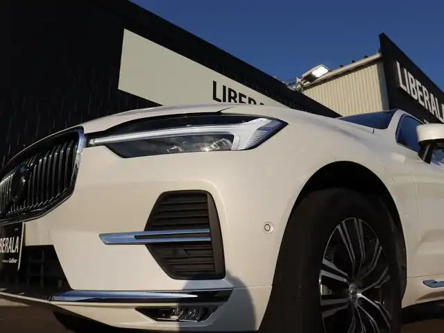 ボルボ ボルボ ＸＣ６０ B5 AWD インスクリプション 宮城県 2021(令3)年 3万km パール ワンオーナー/純正ナビ（googleバージョン）/・appleCarplay・androidauto・Bluetooth/１２．３インチフル液晶ドライバーディスプレイ/ラグジュアリーパッケージ/パノラマサンルーフ/バング＆オルフセン プレミアムサウンド/クリスタルガラスシフトノブ/パイロットアシスト/パーフォレーテッドファインナッパレザー/・左右メモリー付き・ベンチレーション/全席シートヒーター/ステアリングヒーター/ヘッドアップディスプレイ/パワーバックドア/３６０℃カメラ/ワイアレス充電/前後コーナーセンサー/純正ＯＰ前後ドライブレコーダー/純正ビルトインＥＴＣ/ＬＥＤヘッドライト