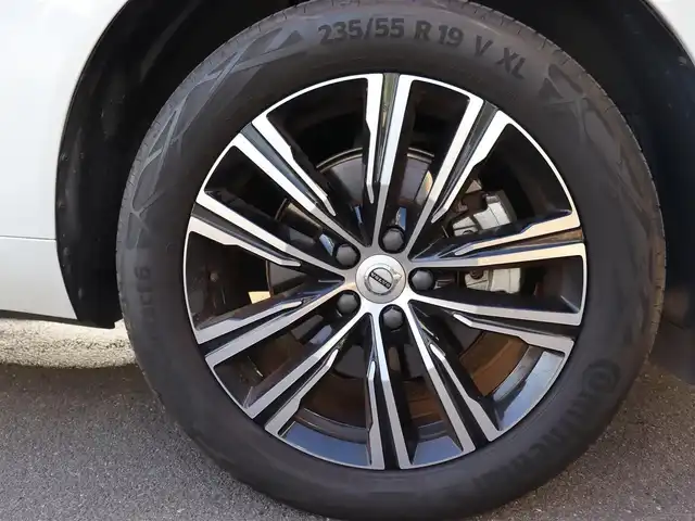 ボルボ ボルボ ＸＣ６０ B5 AWD インスクリプション 宮城県 2021(令3)年 3万km パール ワンオーナー/純正ナビ（googleバージョン）/・appleCarplay・androidauto・Bluetooth/１２．３インチフル液晶ドライバーディスプレイ/ラグジュアリーパッケージ/パノラマサンルーフ/バング＆オルフセン プレミアムサウンド/クリスタルガラスシフトノブ/パイロットアシスト/パーフォレーテッドファインナッパレザー/・左右メモリー付き・ベンチレーション/全席シートヒーター/ステアリングヒーター/ヘッドアップディスプレイ/パワーバックドア/３６０℃カメラ/ワイアレス充電/前後コーナーセンサー/純正ＯＰ前後ドライブレコーダー/純正ビルトインＥＴＣ/ＬＥＤヘッドライト