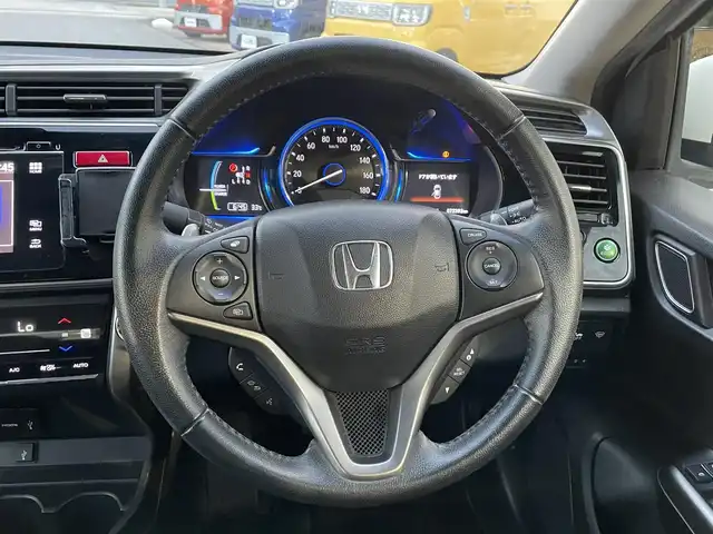 ホンダ グレイス ハイブリッド EX 沖縄県 2014(平26)年 7.3万km ホワイトオーキッドパール (株)IDOMが運営する【じしゃロンコザ店】の自社ローン専用車両になりますこちらは現金またはオートローンご利用時の価格です。自社ローンご希望の方は別途その旨お申付け下さい/・本土仕入/・純正ナビ/・Ｂｌｕｅｔｏｏｔｈ接続/・ＴＶ/・バックカメラ/・ＥＴＣ/・クルーズコントロール/・スマートキー/・プッシュスタート/・シートヒーター/・純正エアロ/・純正アルミホイール/・オートライト