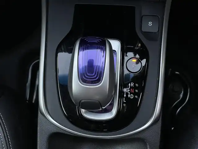 ホンダ グレイス ハイブリッド EX 沖縄県 2014(平26)年 7.3万km ホワイトオーキッドパール (株)IDOMが運営する【じしゃロンコザ店】の自社ローン専用車両になりますこちらは現金またはオートローンご利用時の価格です。自社ローンご希望の方は別途その旨お申付け下さい/・本土仕入/・純正ナビ/・Ｂｌｕｅｔｏｏｔｈ接続/・ＴＶ/・バックカメラ/・ＥＴＣ/・クルーズコントロール/・スマートキー/・プッシュスタート/・シートヒーター/・純正エアロ/・純正アルミホイール/・オートライト