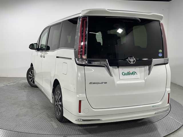 トヨタ エスクァイア Gi プレミアムパッケージ 広島県 2018(平30)年 6万km ホワイトパールクリスタルシャイン 純正10型ナビ（DVD/フルセグTV/Bluetooth）/純正フリップダウンモニター/両側パワースライドドア/バックカメラ/シートヒーター/ステアリングヒーター/セーフティセンス/・プリクラッシュセーフティ/・レーンディパーチャーアラート/・オートマチックハイビーム/クルーズコントロール/LEDヘッドランプ/純正15インチAW/ビルトインETC/ドライブレコーダー