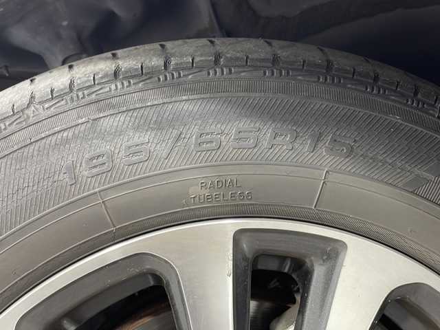 トヨタ エスクァイア Gi プレミアムパッケージ 広島県 2018(平30)年 6万km ホワイトパールクリスタルシャイン 純正10型ナビ（DVD/フルセグTV/Bluetooth）/純正フリップダウンモニター/両側パワースライドドア/バックカメラ/シートヒーター/ステアリングヒーター/セーフティセンス/・プリクラッシュセーフティ/・レーンディパーチャーアラート/・オートマチックハイビーム/クルーズコントロール/LEDヘッドランプ/純正15インチAW/ビルトインETC/ドライブレコーダー