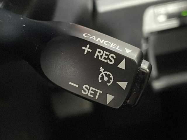 トヨタ エスクァイア Gi プレミアムパッケージ 広島県 2018(平30)年 6万km ホワイトパールクリスタルシャイン 純正10型ナビ（DVD/フルセグTV/Bluetooth）/純正フリップダウンモニター/両側パワースライドドア/バックカメラ/シートヒーター/ステアリングヒーター/セーフティセンス/・プリクラッシュセーフティ/・レーンディパーチャーアラート/・オートマチックハイビーム/クルーズコントロール/LEDヘッドランプ/純正15インチAW/ビルトインETC/ドライブレコーダー