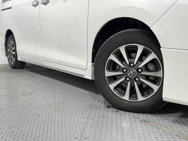 トヨタ エスクァイア Gi プレミアムパッケージ 広島県 2018(平30)年 6万km ホワイトパールクリスタルシャイン 純正10型ナビ（DVD/フルセグTV/Bluetooth）/純正フリップダウンモニター/両側パワースライドドア/バックカメラ/シートヒーター/ステアリングヒーター/セーフティセンス/・プリクラッシュセーフティ/・レーンディパーチャーアラート/・オートマチックハイビーム/クルーズコントロール/LEDヘッドランプ/純正15インチAW/ビルトインETC/ドライブレコーダー