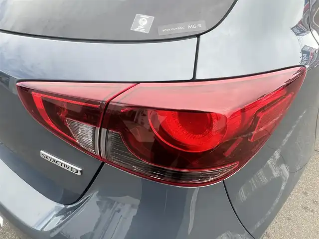 マツダ マツダ２ XD ホワイトコンフォート 秋田県 2020(令2)年 2.4万km ポリメタルグレーM ４WD/ターボ/衝突軽減システム/LEDヘッドライト/純正SDナビ/フルセグ/全方位カメラ（360°ビューモニター）/WORK SCHWERT SW2　17インチアルミ（夏タイヤ装着）/スマートキー/運転席パワーシート/前席シートヒーター/アイドリングストップ/プッシュスタート/コーナーセンサー/レーンキープアシスト/オートマチックハイビーム/クルーズコントロール追従走行有/ブラインドスポットモニター/ステアリングスイッチ/ステアリングヒーター/パドルシフト/ビルトインETC/純正フロアマット/オートライト/オートエアコン/パワーステアリング/パワーウィンドウ/横滑り防止/盗難防止装置/寒冷地仕様/電動格納ウィンカーミラー/キーレスエントリー/保証書/取扱説明書/記録簿/スペアキー1本有