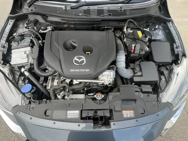 マツダ マツダ２ XD ホワイトコンフォート 秋田県 2020(令2)年 2.4万km ポリメタルグレーM ４WD/ターボ/衝突軽減システム/LEDヘッドライト/純正SDナビ/フルセグ/全方位カメラ（360°ビューモニター）/WORK SCHWERT SW2　17インチアルミ（夏タイヤ装着）/スマートキー/運転席パワーシート/前席シートヒーター/アイドリングストップ/プッシュスタート/コーナーセンサー/レーンキープアシスト/オートマチックハイビーム/クルーズコントロール追従走行有/ブラインドスポットモニター/ステアリングスイッチ/ステアリングヒーター/パドルシフト/ビルトインETC/純正フロアマット/オートライト/オートエアコン/パワーステアリング/パワーウィンドウ/横滑り防止/盗難防止装置/寒冷地仕様/電動格納ウィンカーミラー/キーレスエントリー/保証書/取扱説明書/記録簿/スペアキー1本有