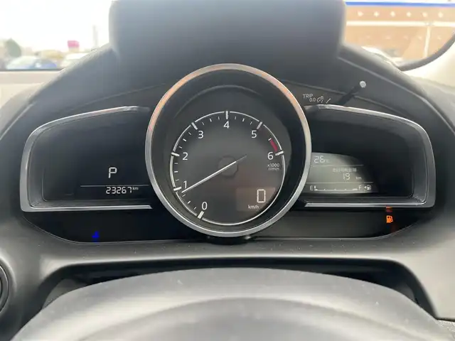 マツダ マツダ２ XD ホワイトコンフォート 秋田県 2020(令2)年 2.4万km ポリメタルグレーM ４WD/ターボ/衝突軽減システム/LEDヘッドライト/純正SDナビ/フルセグ/全方位カメラ（360°ビューモニター）/WORK SCHWERT SW2　17インチアルミ（夏タイヤ装着）/スマートキー/運転席パワーシート/前席シートヒーター/アイドリングストップ/プッシュスタート/コーナーセンサー/レーンキープアシスト/オートマチックハイビーム/クルーズコントロール追従走行有/ブラインドスポットモニター/ステアリングスイッチ/ステアリングヒーター/パドルシフト/ビルトインETC/純正フロアマット/オートライト/オートエアコン/パワーステアリング/パワーウィンドウ/横滑り防止/盗難防止装置/寒冷地仕様/電動格納ウィンカーミラー/キーレスエントリー/保証書/取扱説明書/記録簿/スペアキー1本有