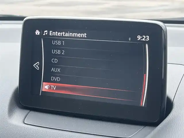 マツダ マツダ２ XD ホワイトコンフォート 秋田県 2020(令2)年 2.4万km ポリメタルグレーM ４WD/ターボ/衝突軽減システム/LEDヘッドライト/純正SDナビ/フルセグ/全方位カメラ（360°ビューモニター）/WORK SCHWERT SW2　17インチアルミ（夏タイヤ装着）/スマートキー/運転席パワーシート/前席シートヒーター/アイドリングストップ/プッシュスタート/コーナーセンサー/レーンキープアシスト/オートマチックハイビーム/クルーズコントロール追従走行有/ブラインドスポットモニター/ステアリングスイッチ/ステアリングヒーター/パドルシフト/ビルトインETC/純正フロアマット/オートライト/オートエアコン/パワーステアリング/パワーウィンドウ/横滑り防止/盗難防止装置/寒冷地仕様/電動格納ウィンカーミラー/キーレスエントリー/保証書/取扱説明書/記録簿/スペアキー1本有