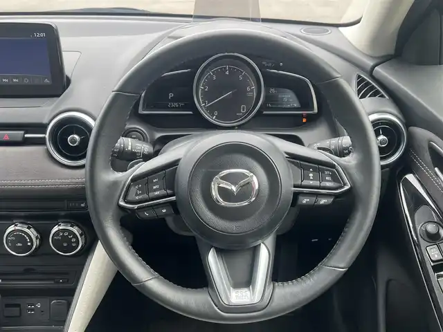マツダ マツダ２ XD ホワイトコンフォート 秋田県 2020(令2)年 2.4万km ポリメタルグレーM ４WD/ターボ/衝突軽減システム/LEDヘッドライト/純正SDナビ/フルセグ/全方位カメラ（360°ビューモニター）/WORK SCHWERT SW2　17インチアルミ（夏タイヤ装着）/スマートキー/運転席パワーシート/前席シートヒーター/アイドリングストップ/プッシュスタート/コーナーセンサー/レーンキープアシスト/オートマチックハイビーム/クルーズコントロール追従走行有/ブラインドスポットモニター/ステアリングスイッチ/ステアリングヒーター/パドルシフト/ビルトインETC/純正フロアマット/オートライト/オートエアコン/パワーステアリング/パワーウィンドウ/横滑り防止/盗難防止装置/寒冷地仕様/電動格納ウィンカーミラー/キーレスエントリー/保証書/取扱説明書/記録簿/スペアキー1本有