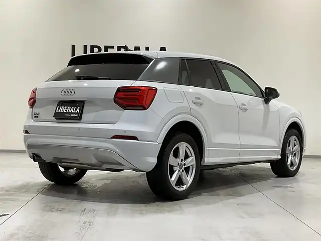 アウディ Ｑ２ 熊本県 2019(令1)年 2.8万km パール アシスタンスパッケージ/・アダプティブクルーズコントロール/・レーンキープアシスト/・アウディサイドアシスト/・アウディブレーキガード/・アウディプレセンスリア/純正メモリナビ/バックカメラ/パーキングアシスト/コーナーセンサー/DVD/Bluetooth/SD/USB/AUX/AppleCarPlay/フルセグTV/パワートランクドア/オートマチックハイビーム/休憩推奨/LEDヘッドライト/前後ドライブレコーダー/ETC2.0