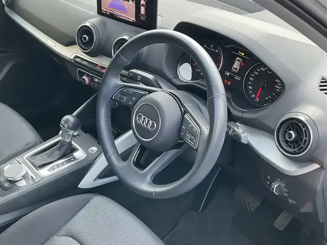 アウディ Ｑ２ 熊本県 2019(令1)年 2.8万km パール アシスタンスパッケージ/・アダプティブクルーズコントロール/・レーンキープアシスト/・アウディサイドアシスト/・アウディブレーキガード/・アウディプレセンスリア/純正メモリナビ/バックカメラ/パーキングアシスト/コーナーセンサー/DVD/Bluetooth/SD/USB/AUX/AppleCarPlay/フルセグTV/パワートランクドア/オートマチックハイビーム/休憩推奨/LEDヘッドライト/前後ドライブレコーダー/ETC2.0