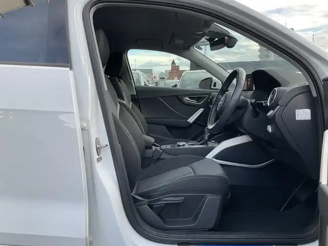 アウディ Ｑ２ 熊本県 2019(令1)年 2.8万km パール アシスタンスパッケージ/・アダプティブクルーズコントロール/・レーンキープアシスト/・アウディサイドアシスト/・アウディブレーキガード/・アウディプレセンスリア/純正メモリナビ/バックカメラ/パーキングアシスト/コーナーセンサー/DVD/Bluetooth/SD/USB/AUX/AppleCarPlay/フルセグTV/パワートランクドア/オートマチックハイビーム/休憩推奨/LEDヘッドライト/前後ドライブレコーダー/ETC2.0