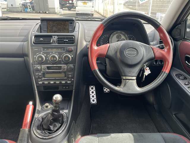 トヨタ アルテッツァ クオリタート 埼玉県 2000(平12)年 3万km ブルーマイカ ワンオーナー/サンルーフ/クオリタート専用エアロ/クオリタート専用17インチアルミホイール/クオリタート専用スポーツマフラー/（FUJITSUBO）/純正フロアマット/ドアバイザー/リモコンキー
