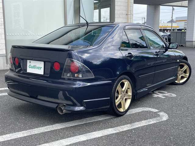 トヨタ アルテッツァ クオリタート 埼玉県 2000(平12)年 3万km ブルーマイカ ワンオーナー/サンルーフ/クオリタート専用エアロ/クオリタート専用17インチアルミホイール/クオリタート専用スポーツマフラー/（FUJITSUBO）/純正フロアマット/ドアバイザー/リモコンキー