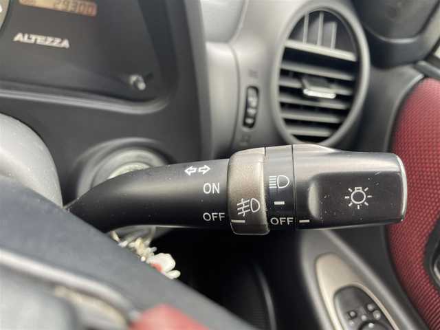 トヨタ アルテッツァ クオリタート 埼玉県 2000(平12)年 3万km ブルーマイカ ワンオーナー/サンルーフ/クオリタート専用エアロ/クオリタート専用17インチアルミホイール/クオリタート専用スポーツマフラー/（FUJITSUBO）/純正フロアマット/ドアバイザー/リモコンキー