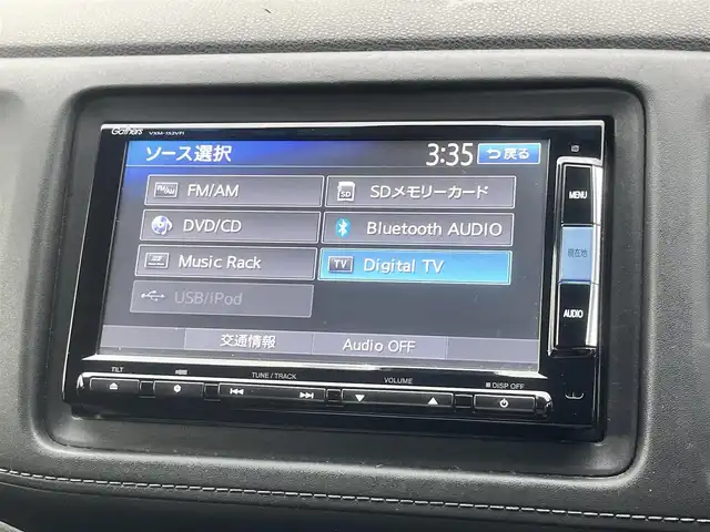 ホンダ ヴェゼル S 島根県 2015(平27)年 11.9万km ホワイトオーキッドパール 純正ＳＤナビ　/フルセグＴＶ/ＤＶＤ再生　/Bluetooth接続　/バックカメラ　/前後ドライブレコーダー　/ＥＴＣ　/アイドリングストップ　/衝突軽減ブレーキ　/前席シートヒーター　/スマートキー/プッシュスタート　/純正ＬＥＤヘッドライト　/純正１７インチアルミホイール/純正フロアマット/スペアキー/社外AWスタッドレスタイヤ積み込み