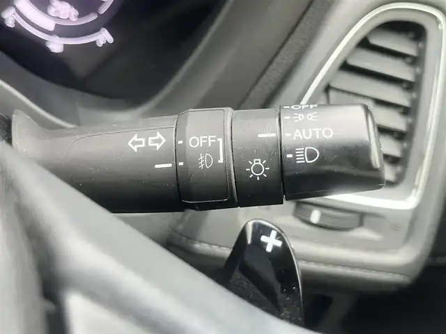 ホンダ ヴェゼル S 島根県 2015(平27)年 11.9万km ホワイトオーキッドパール 純正ＳＤナビ　/フルセグＴＶ/ＤＶＤ再生　/Bluetooth接続　/バックカメラ　/前後ドライブレコーダー　/ＥＴＣ　/アイドリングストップ　/衝突軽減ブレーキ　/前席シートヒーター　/スマートキー/プッシュスタート　/純正ＬＥＤヘッドライト　/純正１７インチアルミホイール/純正フロアマット/スペアキー/社外AWスタッドレスタイヤ積み込み