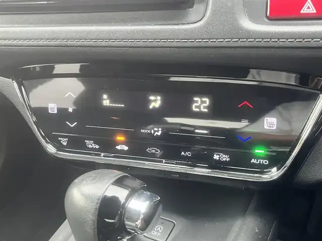 ホンダ ヴェゼル S 島根県 2015(平27)年 11.9万km ホワイトオーキッドパール 純正ＳＤナビ　/フルセグＴＶ/ＤＶＤ再生　/Bluetooth接続　/バックカメラ　/前後ドライブレコーダー　/ＥＴＣ　/アイドリングストップ　/衝突軽減ブレーキ　/前席シートヒーター　/スマートキー/プッシュスタート　/純正ＬＥＤヘッドライト　/純正１７インチアルミホイール/純正フロアマット/スペアキー/社外AWスタッドレスタイヤ積み込み