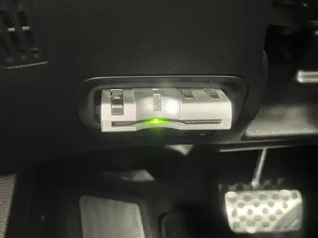ホンダ ヴェゼル S 島根県 2015(平27)年 11.9万km ホワイトオーキッドパール 純正ＳＤナビ　/フルセグＴＶ/ＤＶＤ再生　/Bluetooth接続　/バックカメラ　/前後ドライブレコーダー　/ＥＴＣ　/アイドリングストップ　/衝突軽減ブレーキ　/前席シートヒーター　/スマートキー/プッシュスタート　/純正ＬＥＤヘッドライト　/純正１７インチアルミホイール/純正フロアマット/スペアキー/社外AWスタッドレスタイヤ積み込み