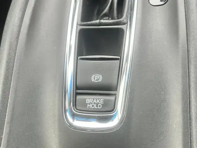ホンダ ヴェゼル S 島根県 2015(平27)年 11.9万km ホワイトオーキッドパール 純正ＳＤナビ　/フルセグＴＶ/ＤＶＤ再生　/Bluetooth接続　/バックカメラ　/前後ドライブレコーダー　/ＥＴＣ　/アイドリングストップ　/衝突軽減ブレーキ　/前席シートヒーター　/スマートキー/プッシュスタート　/純正ＬＥＤヘッドライト　/純正１７インチアルミホイール/純正フロアマット/スペアキー/社外AWスタッドレスタイヤ積み込み