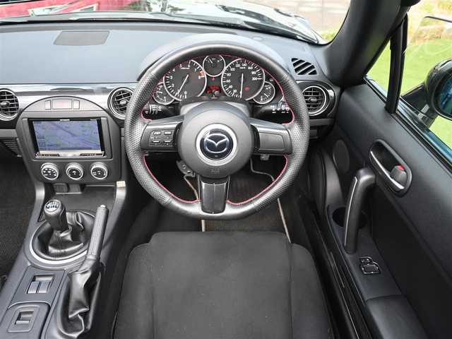 マツダ ロードスター RS RHT 千葉県 2014(平26)年 7.7万km ジェットブラックマイカ RECAROシート/マフラー【マツダスピード】/ハンドル【AUTOEXE】/社外HDDナビ/地デジTV/【DVD/CD再生機能　Bluetooth接続】/バックカメラ/ドライブレコーダー/革巻きステアリング/ETC/HIDヘッドライト/フォグライト/純正17インチアルミホイル/アドバンストキーレスエントリー