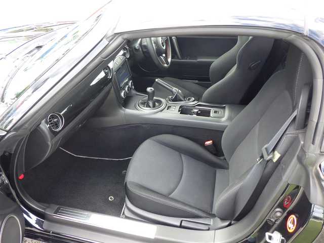 マツダ ロードスター RS RHT 千葉県 2014(平26)年 7.7万km ジェットブラックマイカ RECAROシート/マフラー【マツダスピード】/ハンドル【AUTOEXE】/社外HDDナビ/地デジTV/【DVD/CD再生機能　Bluetooth接続】/バックカメラ/ドライブレコーダー/革巻きステアリング/ETC/HIDヘッドライト/フォグライト/純正17インチアルミホイル/アドバンストキーレスエントリー