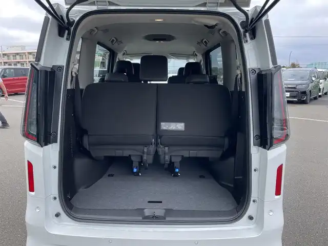 日産 セレナ e－パワー ハイウェイスター V 東京都 2025(令7)年 0.1千km プリズムホワイト 登録済未使用車/純正12.3インチカラーディスプレイ/アラウンドビューモニター/プロパイロット/インテリジェントルームミラー/前後ドライブレコーダー/両側電動スライドドア/ビルトインETC2.0/衝突軽減ブレーキ/レーンキープアシスト/ブラインドスポットモニター/オートマチックハイビーム/コーナーセンサー/置くだけワイヤレス充電器/後席サンシェード/LEDヘッドライト/スマートキー/スペアキー×１