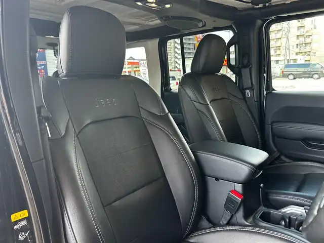 クライスラー・ジープ ジープ ラングラー アンリミテッド サハラ 富山県 2022(令4)年 2.3万km 黒 純正ナビ/Bluetooth接続/USB接続/AM/FMラジオ/フルセグTV/B/Fカメラ/前後ドラレコ/D/N席シートヒーター/ステラリングヒーター/アイドリングストップ/プッシュスタート/パーキングアシスト/ETC2.0 /背面タイヤ/LEDヘッドライト/４WD/横滑り防止/盗難防止装置