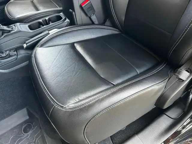 クライスラー・ジープ ジープ ラングラー アンリミテッド サハラ 富山県 2022(令4)年 2.3万km 黒 純正ナビ/Bluetooth接続/USB接続/AM/FMラジオ/フルセグTV/B/Fカメラ/前後ドラレコ/D/N席シートヒーター/ステラリングヒーター/アイドリングストップ/プッシュスタート/パーキングアシスト/ETC2.0 /背面タイヤ/LEDヘッドライト/４WD/横滑り防止/盗難防止装置