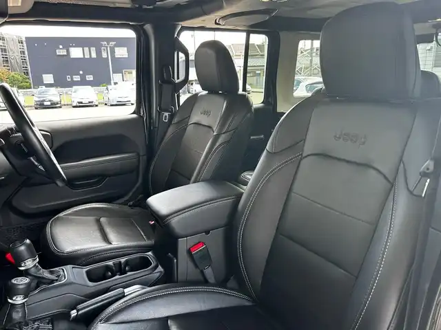 クライスラー・ジープ ジープ ラングラー アンリミテッド サハラ 富山県 2022(令4)年 2.3万km 黒 純正ナビ/Bluetooth接続/USB接続/AM/FMラジオ/フルセグTV/B/Fカメラ/前後ドラレコ/D/N席シートヒーター/ステラリングヒーター/アイドリングストップ/プッシュスタート/パーキングアシスト/ETC2.0 /背面タイヤ/LEDヘッドライト/４WD/横滑り防止/盗難防止装置