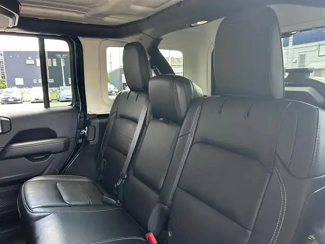 クライスラー・ジープ ジープ ラングラー アンリミテッド サハラ 富山県 2022(令4)年 2.3万km 黒 純正ナビ/Bluetooth接続/USB接続/AM/FMラジオ/フルセグTV/B/Fカメラ/前後ドラレコ/D/N席シートヒーター/ステラリングヒーター/アイドリングストップ/プッシュスタート/パーキングアシスト/ETC2.0 /背面タイヤ/LEDヘッドライト/４WD/横滑り防止/盗難防止装置