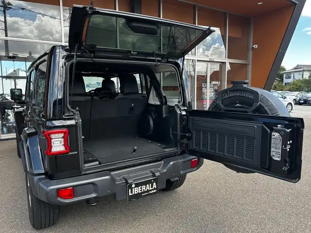 クライスラー・ジープ ジープ ラングラー アンリミテッド サハラ 富山県 2022(令4)年 2.3万km 黒 純正ナビ/Bluetooth接続/USB接続/AM/FMラジオ/フルセグTV/B/Fカメラ/前後ドラレコ/D/N席シートヒーター/ステラリングヒーター/アイドリングストップ/プッシュスタート/パーキングアシスト/ETC2.0 /背面タイヤ/LEDヘッドライト/４WD/横滑り防止/盗難防止装置