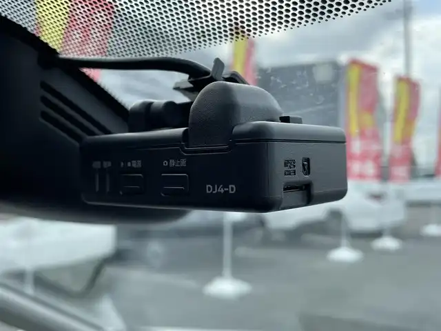 日産 セレナ ハイウェイスターVセレクションⅡ 千葉県 2018(平30)年 6.4万km ブリリアントホワイトパール ワンオーナー/エマージェンシーブレーキ/アラウンドビューモニター/純正9インチSDナビ【MM518D-L】/・CD/DVD/Blu-ray/MSV/Bluetooth/フルセグ/純正フリップダウンモニター/両後ハンズフリーオートスライドドア/インテリジェントルームミラー/パーキングアシスト/プロパイロット/インテリジェントキー/撥水シート/前後コーナーセンサー/純正ドライブレコーダー【DJ4-D】/ETC/純正16インチアルミホイール/純正LEDヘッドライト/フォグランプ/アイドリングストップ/本革巻きステアリング/ドアバイザー/サイド＆カーテンエアバッグ/新車時保証書＆取扱説明書