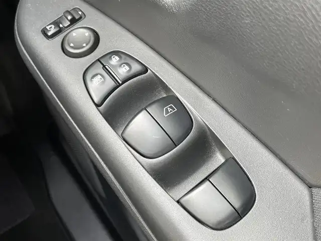 日産 セレナ ハイウェイスターVセレクションⅡ 千葉県 2018(平30)年 6.4万km ブリリアントホワイトパール ワンオーナー/エマージェンシーブレーキ/アラウンドビューモニター/純正9インチSDナビ【MM518D-L】/・CD/DVD/Blu-ray/MSV/Bluetooth/フルセグ/純正フリップダウンモニター/両後ハンズフリーオートスライドドア/インテリジェントルームミラー/パーキングアシスト/プロパイロット/インテリジェントキー/撥水シート/前後コーナーセンサー/純正ドライブレコーダー【DJ4-D】/ETC/純正16インチアルミホイール/純正LEDヘッドライト/フォグランプ/アイドリングストップ/本革巻きステアリング/ドアバイザー/サイド＆カーテンエアバッグ/新車時保証書＆取扱説明書