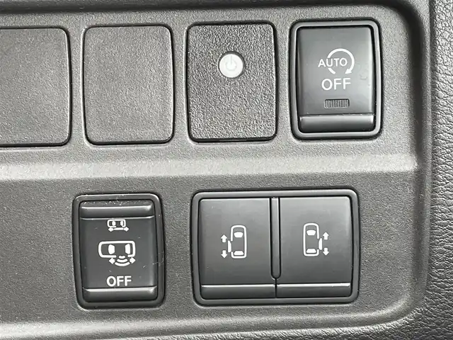 日産 セレナ ハイウェイスターVセレクションⅡ 千葉県 2018(平30)年 6.4万km ブリリアントホワイトパール ワンオーナー/エマージェンシーブレーキ/アラウンドビューモニター/純正9インチSDナビ【MM518D-L】/・CD/DVD/Blu-ray/MSV/Bluetooth/フルセグ/純正フリップダウンモニター/両後ハンズフリーオートスライドドア/インテリジェントルームミラー/パーキングアシスト/プロパイロット/インテリジェントキー/撥水シート/前後コーナーセンサー/純正ドライブレコーダー【DJ4-D】/ETC/純正16インチアルミホイール/純正LEDヘッドライト/フォグランプ/アイドリングストップ/本革巻きステアリング/ドアバイザー/サイド＆カーテンエアバッグ/新車時保証書＆取扱説明書
