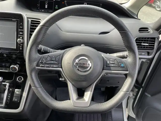 日産 セレナ ハイウェイスターVセレクションⅡ 千葉県 2018(平30)年 6.4万km ブリリアントホワイトパール ワンオーナー/エマージェンシーブレーキ/アラウンドビューモニター/純正9インチSDナビ【MM518D-L】/・CD/DVD/Blu-ray/MSV/Bluetooth/フルセグ/純正フリップダウンモニター/両後ハンズフリーオートスライドドア/インテリジェントルームミラー/パーキングアシスト/プロパイロット/インテリジェントキー/撥水シート/前後コーナーセンサー/純正ドライブレコーダー【DJ4-D】/ETC/純正16インチアルミホイール/純正LEDヘッドライト/フォグランプ/アイドリングストップ/本革巻きステアリング/ドアバイザー/サイド＆カーテンエアバッグ/新車時保証書＆取扱説明書