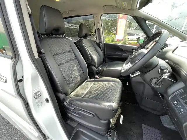 日産 セレナ ハイウェイスターVセレクションⅡ 千葉県 2018(平30)年 6.4万km ブリリアントホワイトパール ワンオーナー/エマージェンシーブレーキ/アラウンドビューモニター/純正9インチSDナビ【MM518D-L】/・CD/DVD/Blu-ray/MSV/Bluetooth/フルセグ/純正フリップダウンモニター/両後ハンズフリーオートスライドドア/インテリジェントルームミラー/パーキングアシスト/プロパイロット/インテリジェントキー/撥水シート/前後コーナーセンサー/純正ドライブレコーダー【DJ4-D】/ETC/純正16インチアルミホイール/純正LEDヘッドライト/フォグランプ/アイドリングストップ/本革巻きステアリング/ドアバイザー/サイド＆カーテンエアバッグ/新車時保証書＆取扱説明書