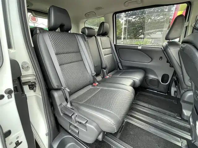 日産 セレナ ハイウェイスターVセレクションⅡ 千葉県 2018(平30)年 6.4万km ブリリアントホワイトパール ワンオーナー/エマージェンシーブレーキ/アラウンドビューモニター/純正9インチSDナビ【MM518D-L】/・CD/DVD/Blu-ray/MSV/Bluetooth/フルセグ/純正フリップダウンモニター/両後ハンズフリーオートスライドドア/インテリジェントルームミラー/パーキングアシスト/プロパイロット/インテリジェントキー/撥水シート/前後コーナーセンサー/純正ドライブレコーダー【DJ4-D】/ETC/純正16インチアルミホイール/純正LEDヘッドライト/フォグランプ/アイドリングストップ/本革巻きステアリング/ドアバイザー/サイド＆カーテンエアバッグ/新車時保証書＆取扱説明書