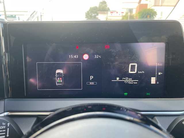 日産 ノート X 静岡県 2024(令6)年 0.8万km ダークメタルグレー ●純正ディスプレイオーディオ/●全方位カメラ/●エマージェンシーブレーキ/●車線逸脱防止支援/●前後コーナーセンサー/●ブラインドスポットモニター/●電動パーキングブレーキ/●LEDヘッドライト/●オートライト/●オートマチックハイビーム/●ステアリングスイッチ/●電動格納ウインカーミラー/●ETC/●純正フロアマット/●前方ドライブレコーダー/●レベライザー/●プッシュスタート/●スマートキー/●スペアキー1本/●W+サイド＋ニーSRS+ABS/●保証書/●取扱説明書