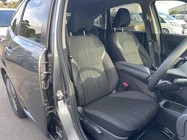 日産 ノート X 静岡県 2024(令6)年 0.8万km ダークメタルグレー ●純正ディスプレイオーディオ/●全方位カメラ/●エマージェンシーブレーキ/●車線逸脱防止支援/●前後コーナーセンサー/●ブラインドスポットモニター/●電動パーキングブレーキ/●LEDヘッドライト/●オートライト/●オートマチックハイビーム/●ステアリングスイッチ/●電動格納ウインカーミラー/●ETC/●純正フロアマット/●前方ドライブレコーダー/●レベライザー/●プッシュスタート/●スマートキー/●スペアキー1本/●W+サイド＋ニーSRS+ABS/●保証書/●取扱説明書