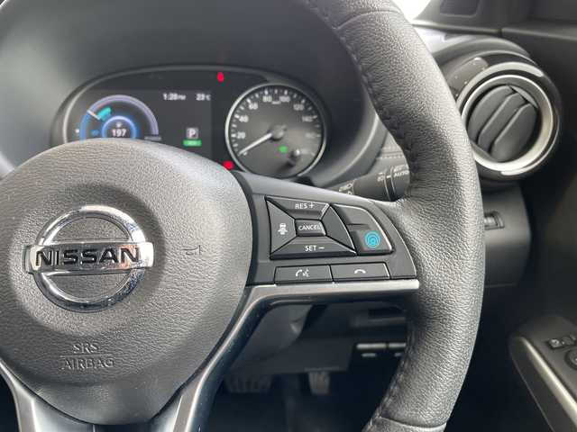 日産 キックス X 愛知県 2021(令3)年 3.3万km サンライトイエロー ・純正SDナビ /＜フルセグ/BT/CD/DVD＞/・全方位カメラ/・クルーズコントロール/・ドライブレコーダー/・ETC/・シートヒーター /・コーナーセンサー/・衝突被害軽減システム/・盗難防止装置/・ABS/・SRSエアバッグ（運転席/助手席/サイド/カーテン）/・オートライト/・純正１７インチアルミホイール/・ルーフレール/・LEDヘッドライト